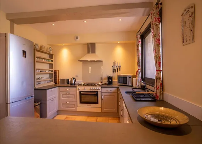 Elite 7-bedroom Near Holiday home *