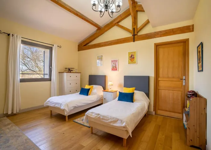 Holiday home Elite 7-bedroom Near Damiatte