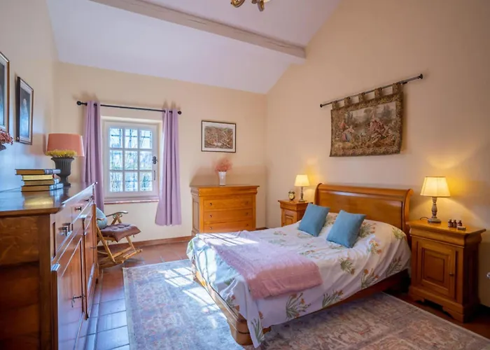 Elite 7-bedroom Near Holiday home