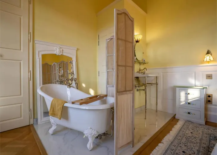 Elite 7-bedroom Near