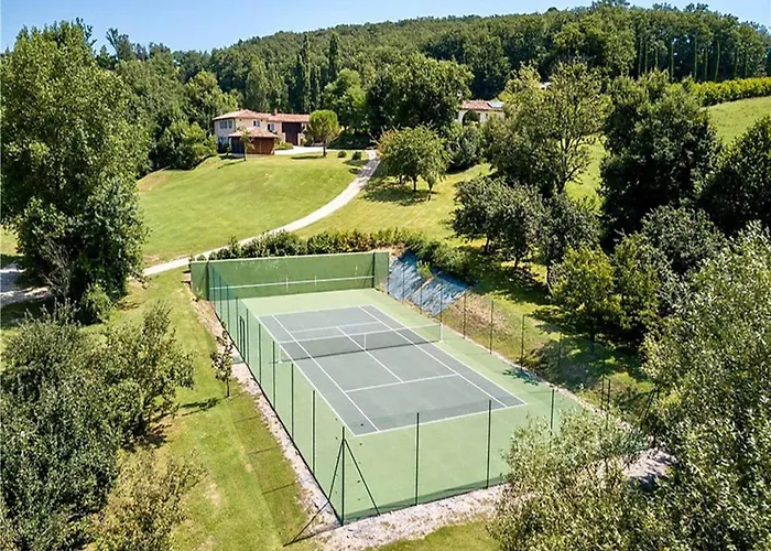 Elite 7-bedroom Near Damiatte