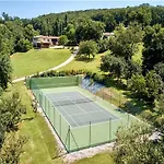 Elite 7-bedroom Near Damiatte