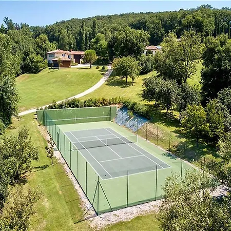 Elite 7-bedroom Near Damiatte