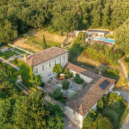 Elite 7-bedroom Near Damiatte