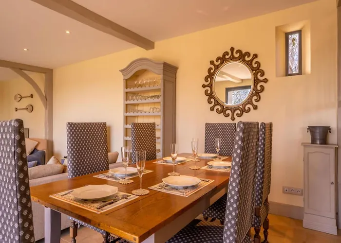 Elite 7-bedroom Near * Damiatte