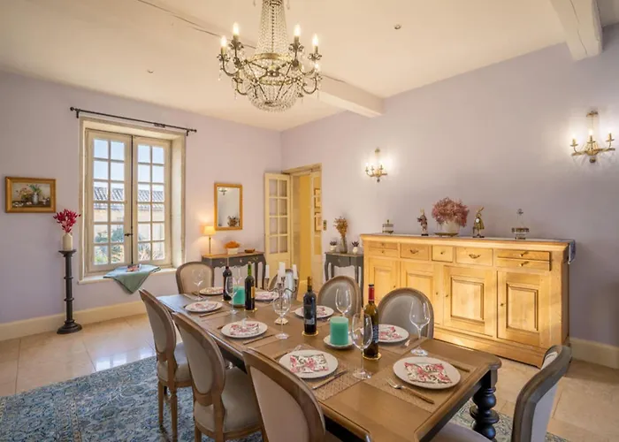 Elite 7-bedroom Near Prázdninový dům Damiatte