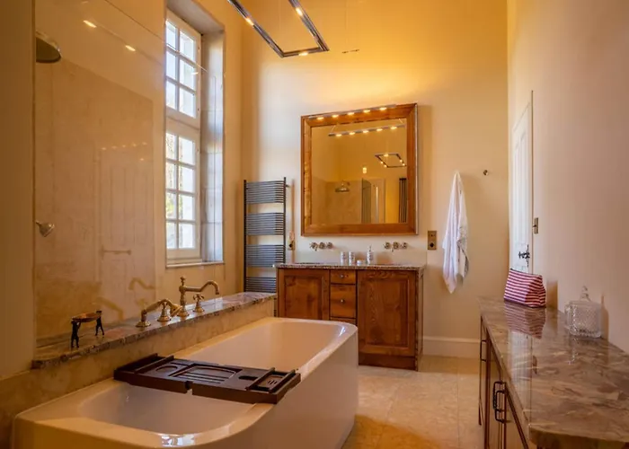 Elite 7-bedroom Near * Damiatte